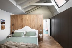 Sprememba industrijskega objekta v loft: parket Listone Giordano kot povezovalni element