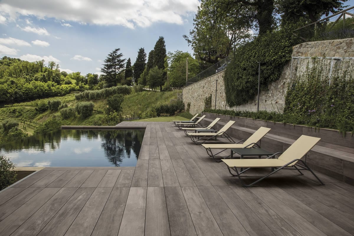 Načrtovanje terase pri novogradnji: zakaj izbrati 2 cm gres porcelan?